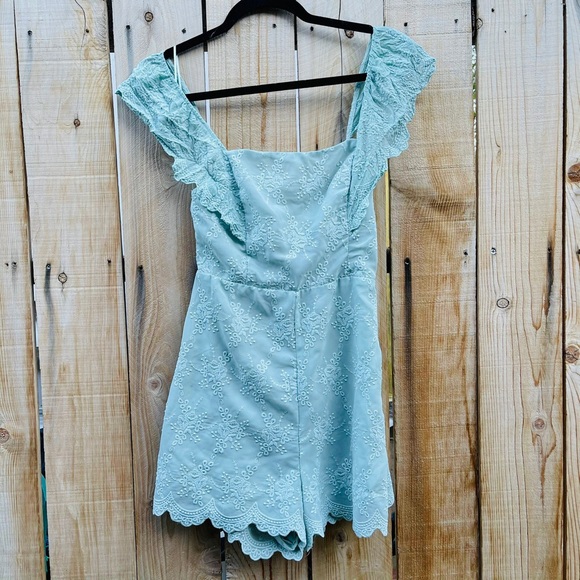LUSH SCALLOP EYELET LACE ROMPER - Picture 2 of 10
